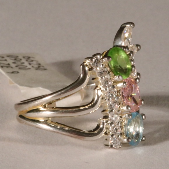 Fashion Ring New Multiple Sizes - Picture 1 of 5